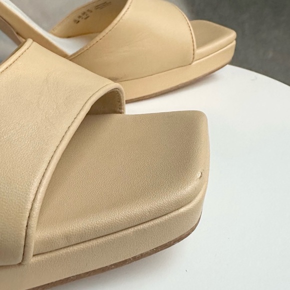 🌸FRANCO SARTO🌸 Dima Beige Leather Ankle Strap
Heeled Sandals Size: 10 - Picture 10 of 13